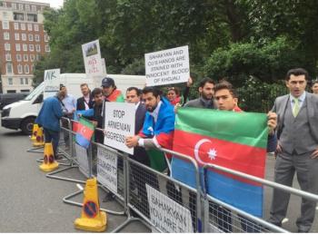 протест азербайджанцев в Лондоне