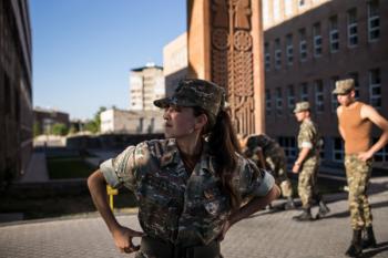 курсантки Степанакерсткой высшей военной школы курсантки Степанакерсткой высшей военной школы