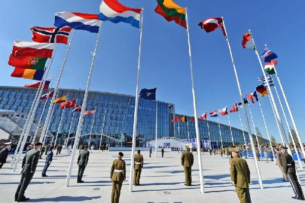 НАТО опровергает заявление России о прекращении сотрудничества