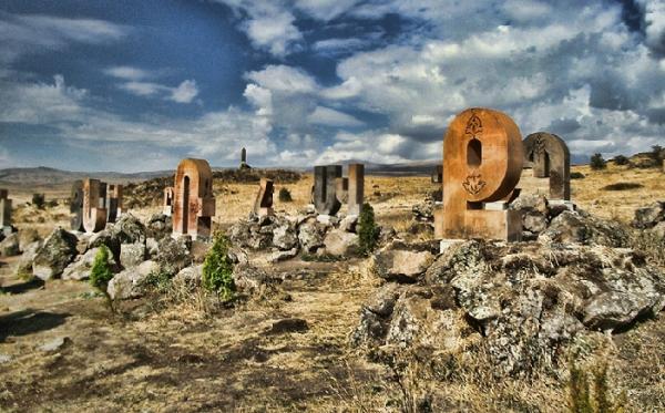 памятник алфавиту