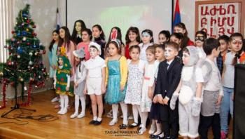 ВИДЕО: Тюменские армяне проводили старый год сказочным новогодним представлением