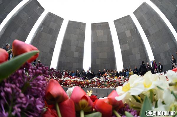  Конгрессмены США возложили цветы к Мемориалу жертвам Геноцида армян 