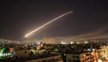 СМИ: ПВО Сирии отразила ракетные удары по аэродромам Шайрат и Думейр