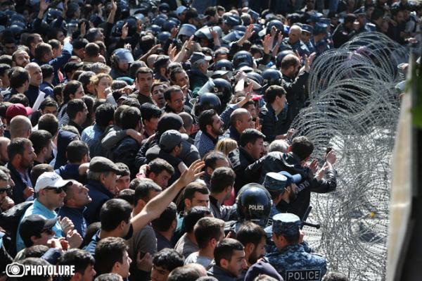 протесты оппозиции