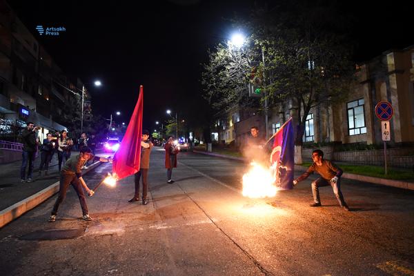 сожжение флагов Турции и Азербайджана
