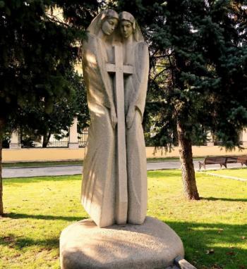 памятник Единый Крест