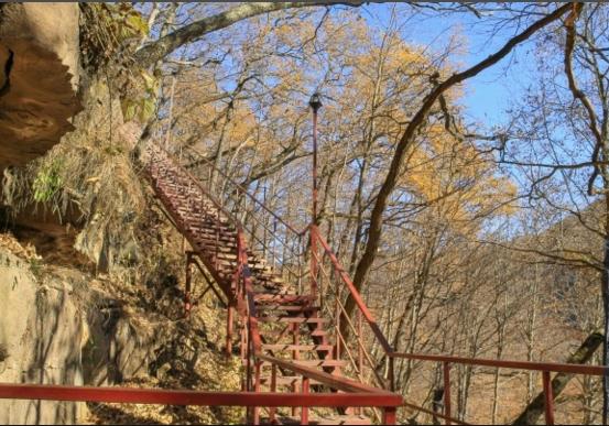 Лестница к лику Христа в Архызе