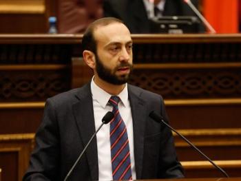  Спикер парламента осудил погромы армян в Баку 