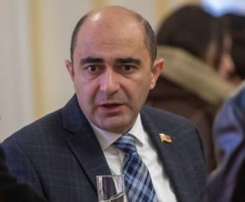 Парламентская оппозиция хочет изменить Конституцию Армении - функции премьера могут урезать