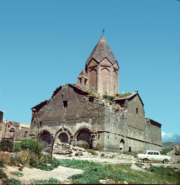 Церковь Сурб Акоп XII в. — самый большой храм Шорота