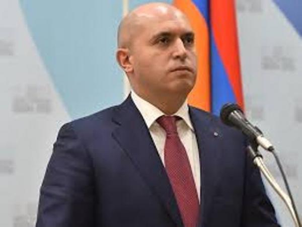 Закажите премьеру глобус Армении, чтобы он прекратил бессмысленные вояжи за счет всех нас