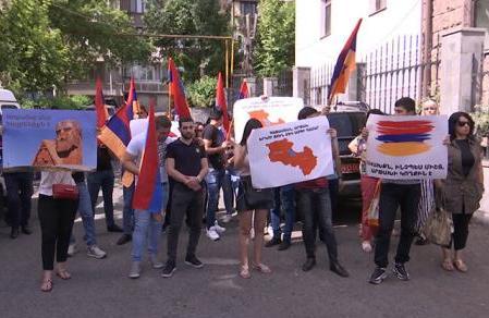 Армения, Арцах: Два дома для одного народа