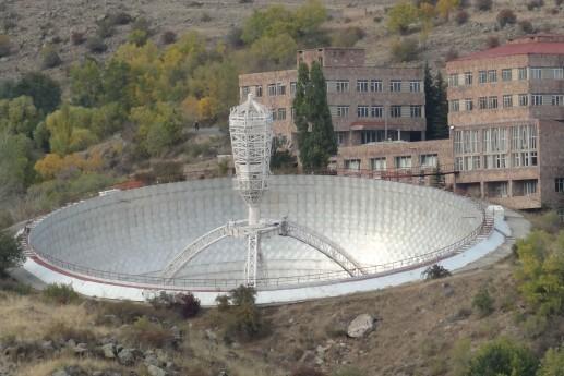 ВИДЕО: Заброшенный телескоп в горах Армении потрясает мощью