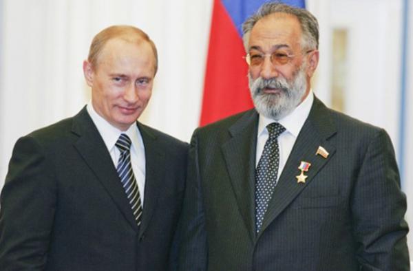 Владимир Путин наградил Артура Чилингарова орденом «За заслуги перед Отечеством»