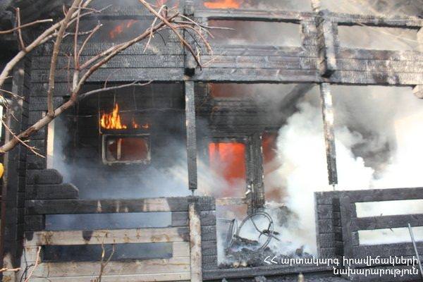 Последствия крупного пожара, вспыхнувшего на территории Парламента Армении