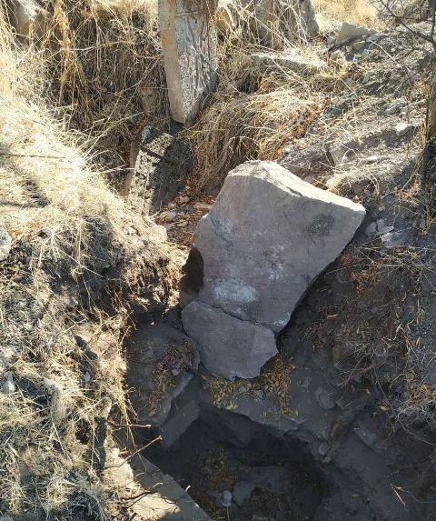 Хачкары Хосровский лес