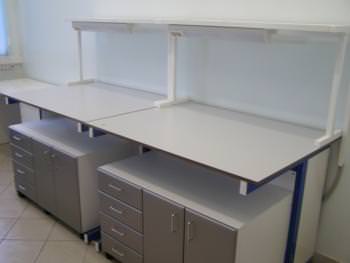 столы лабораторные пристенные