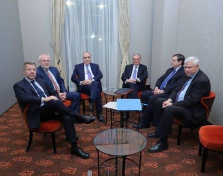 Ереван отверг предложение Баку обменять армянских пленных на азербайджанских преступников