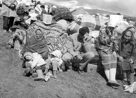 Почему бакинские СМИ используют фотографии армянских беженцев, а не своих?