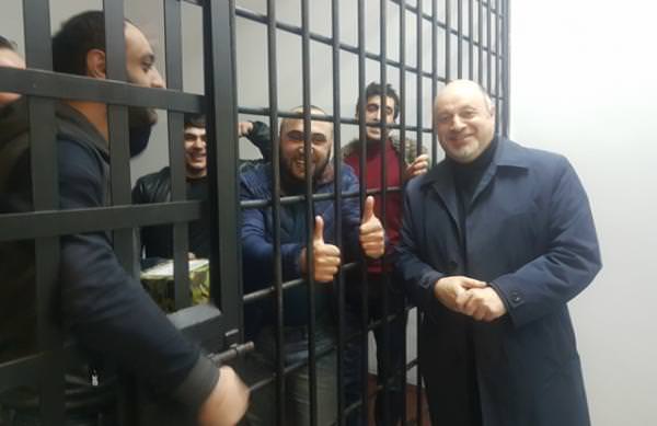 Рубен Киракосян посетил задержанных у Армянской Церкви в Москве